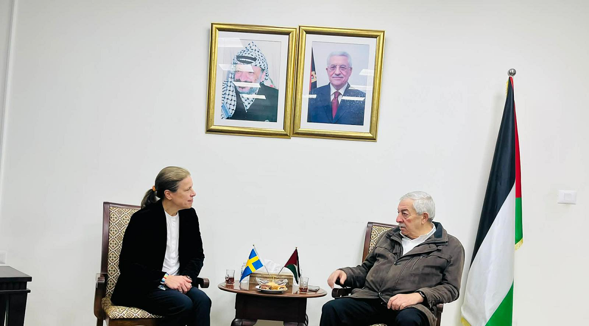 العالول يطلع القنصل السويدي العام على التطورات السياسية